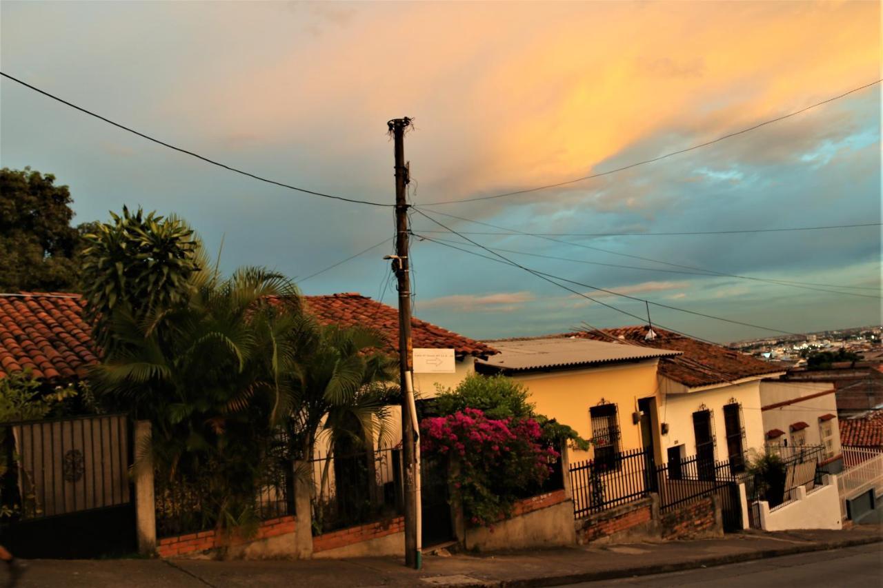 El Castillo De Azucar Cali Bagian luar foto